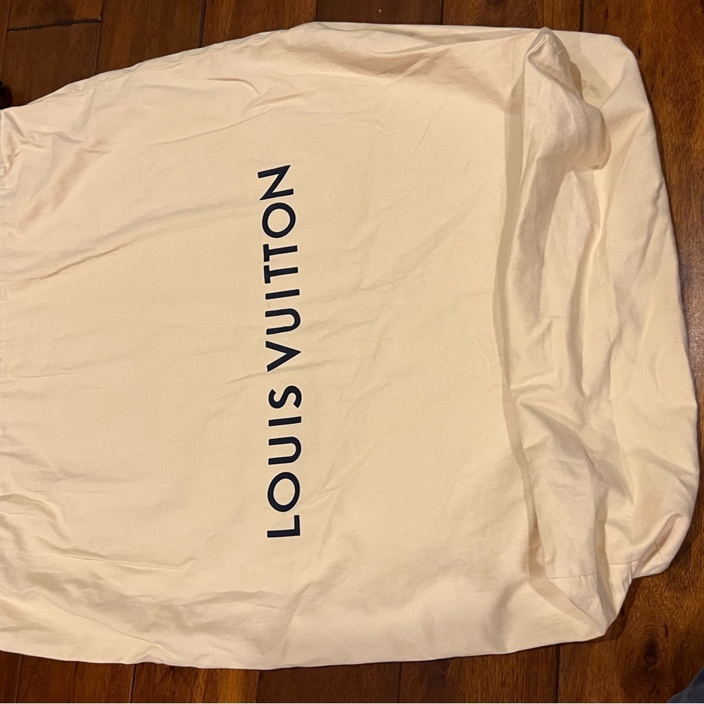 Louis Vuitton XL dust cover Lg 25.5”x 27” box bottom is 8”x 7.5”.  XL is $79